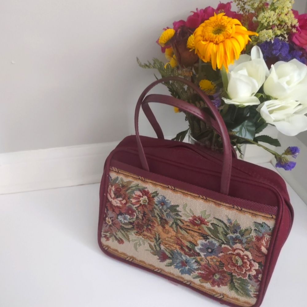 Maroon vintage small travel bag.